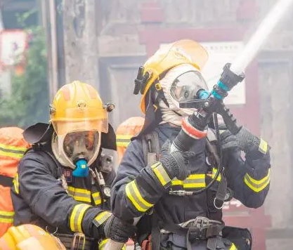 家庭火灾抢救要点，，，，，，，，第一时间应该怎么办？？？？？？？？？？？？？？？